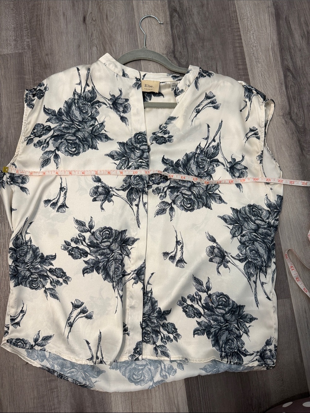 Elie Tahari Ivory Short Sleeve Blouse with Floral Print - Picture 5 of 6